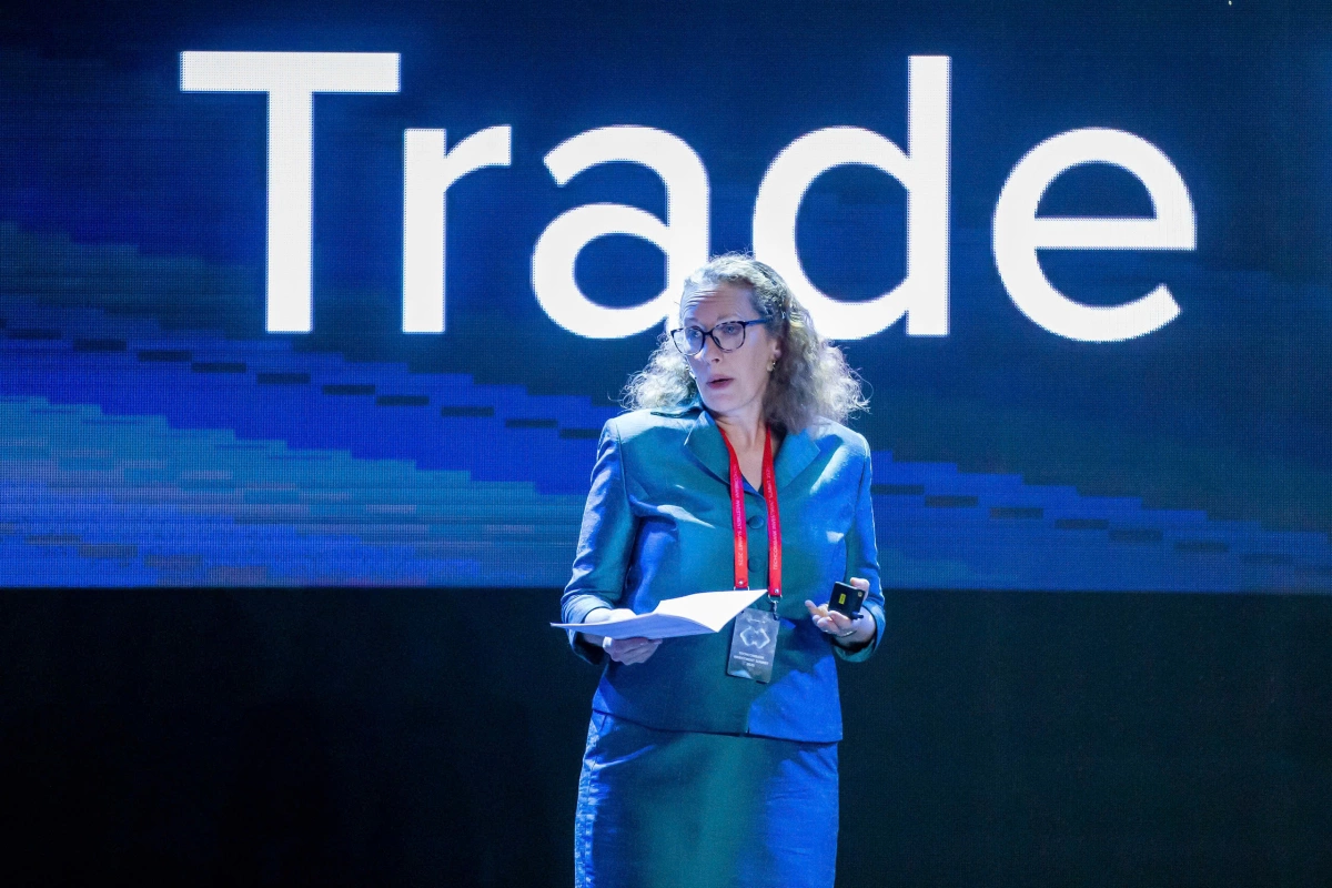 bloomberg:-viet-nam-con-nhieu-du-dia-tang-truong