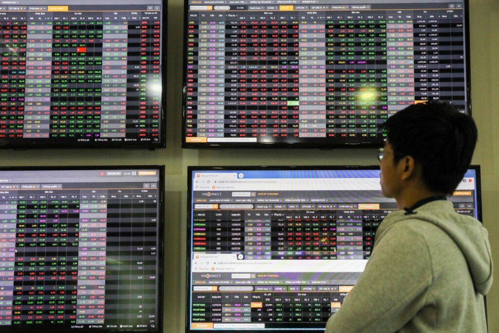 so-giao-dich-chung-khoan-viet-nam-lai-nghin-ty-nua-dau-nam