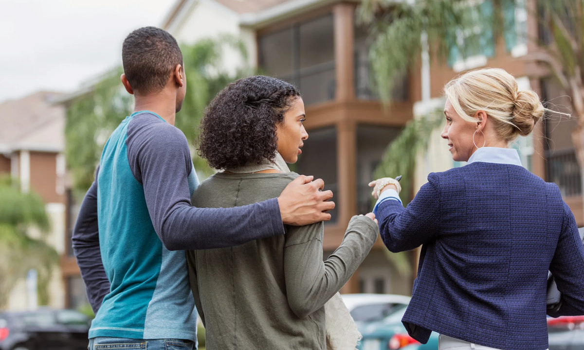 nhung-nguoi-my-mac-ket-trong-‘chiec-cong-vang’