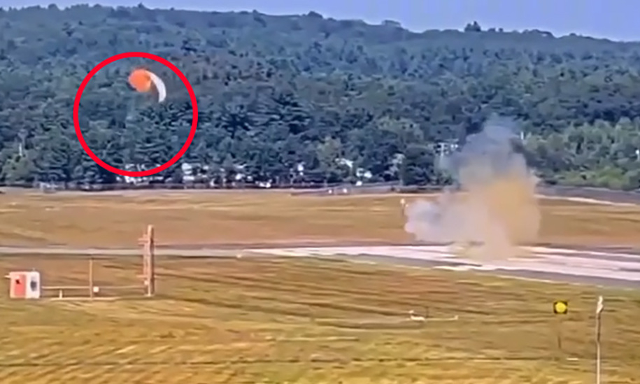 khoanh-khac-ghe-phong-kich-hoat,-khien-hanh-khach-vang-khoi-tiem-kich-my