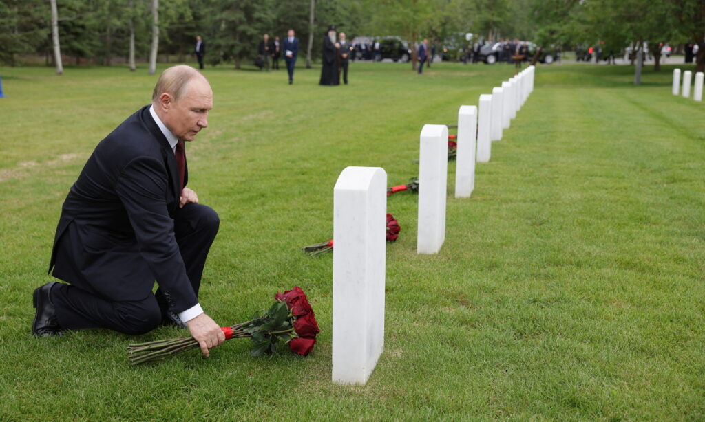 khu-mo-chien-si-hong-quan-lien-xo-tai-alaska